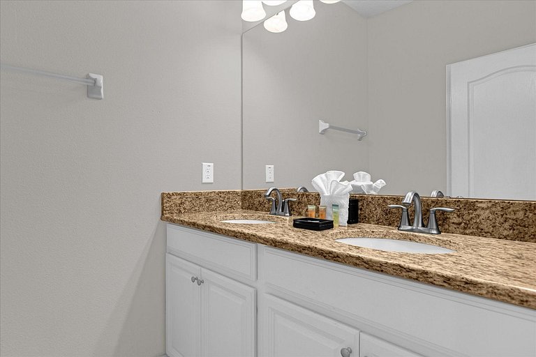 Comfortable 5BR home at Paradise Palms Resort