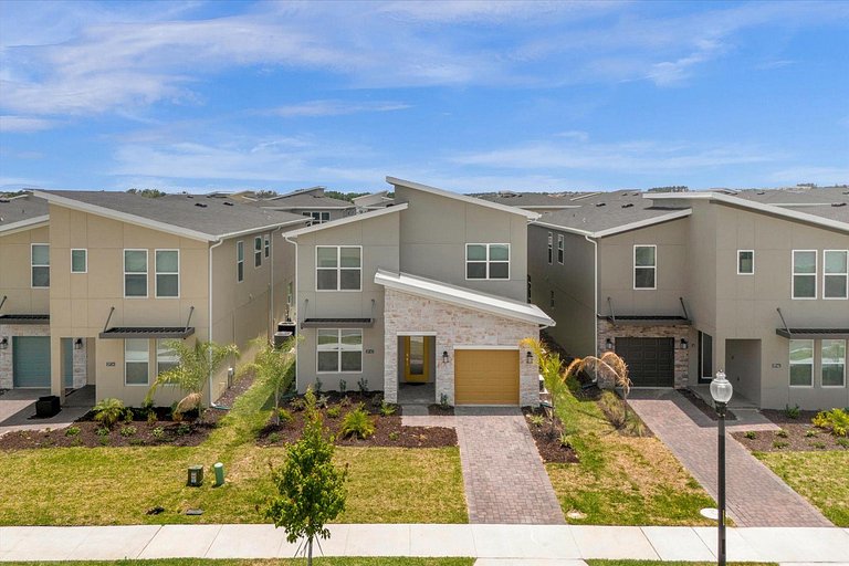 Modern Home in Champions Gate 5BD