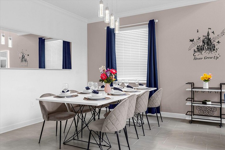 Modern Home in Champions Gate 5BD