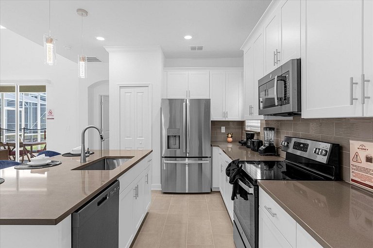 Modern Home in Champions Gate 5BD