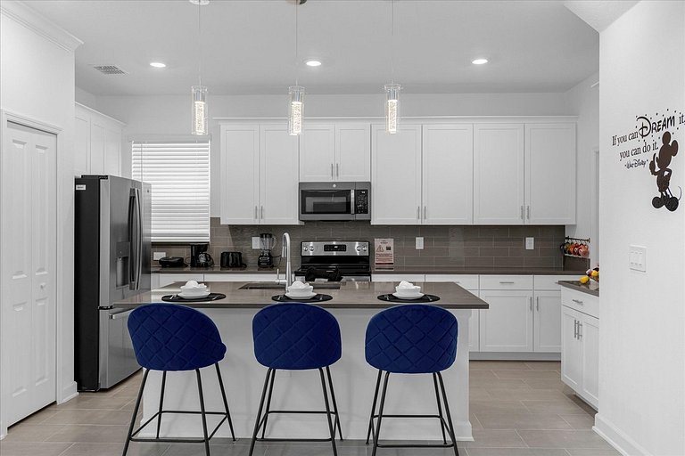 Modern Home in Champions Gate 5BD