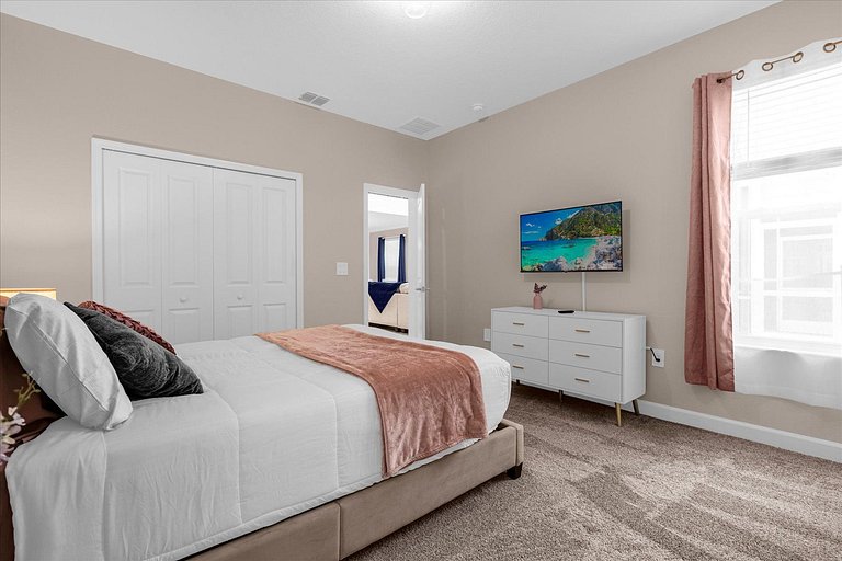 Modern Home in Champions Gate 5BD
