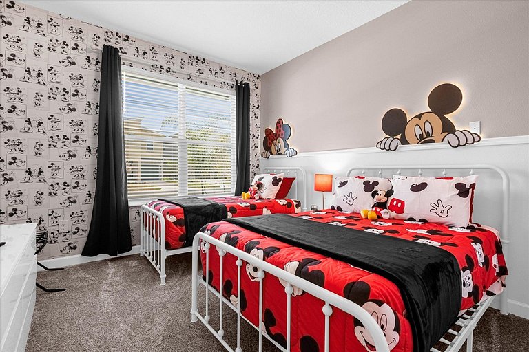 Modern Home in Champions Gate 5BD