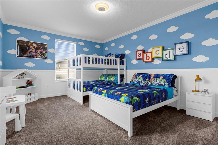 Modern Home in Champions Gate 5BD