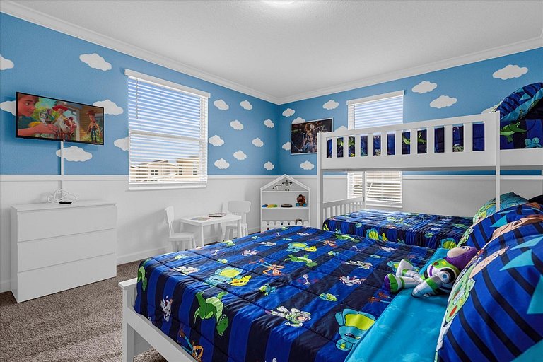 Modern Home in Champions Gate 5BD