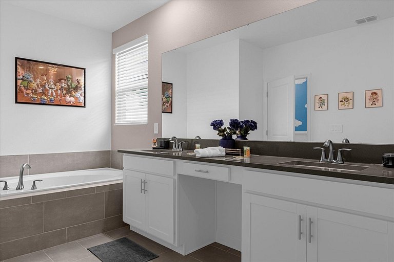 Modern Home in Champions Gate 5BD