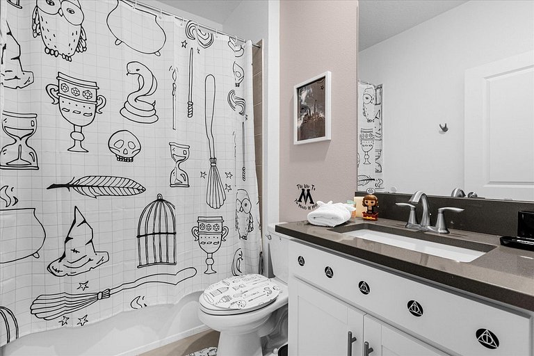 Modern Home in Champions Gate 5BD
