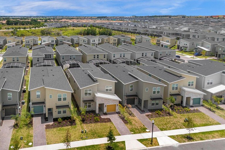 Modern Home in Champions Gate 5BD