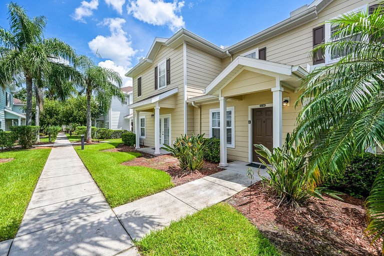 Beautiful and cozy 3BR home in Lucaya Village