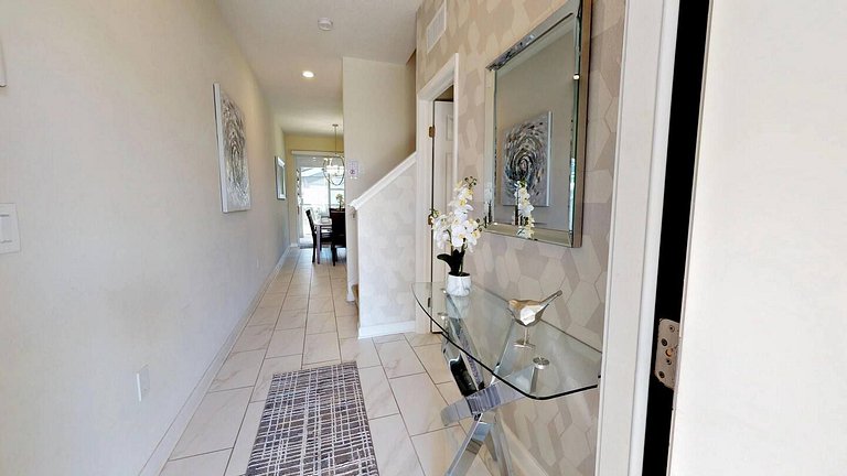 Beautiful 4BR Storey Lake Resort close to Disney