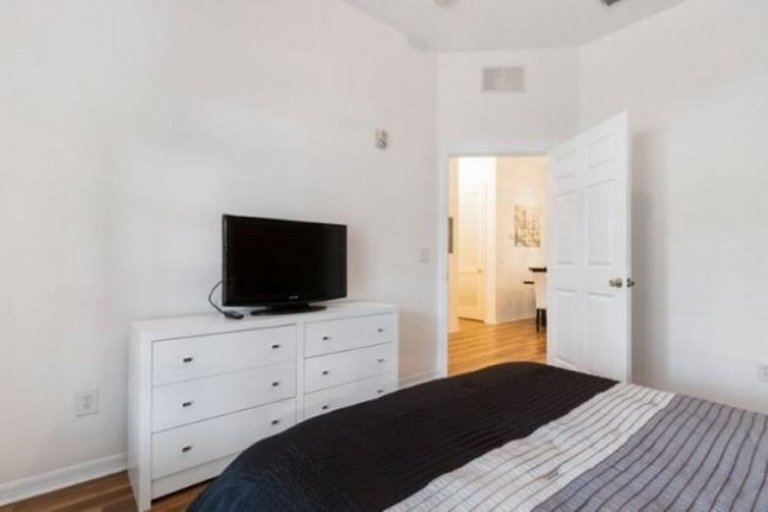 Ground Floor Retreat Apartment w/ Shared Pool