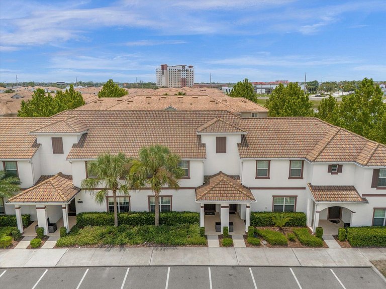 4BD Home in Prime Storey Lake Resort Location