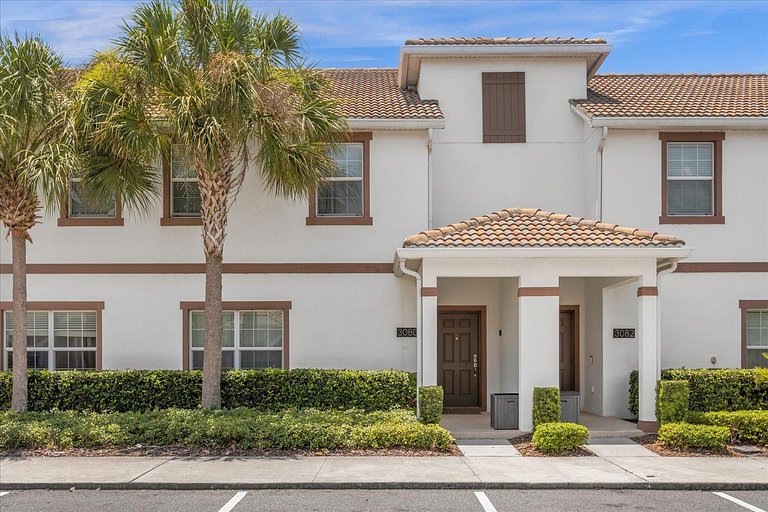 4BD Home in Prime Storey Lake Resort Location