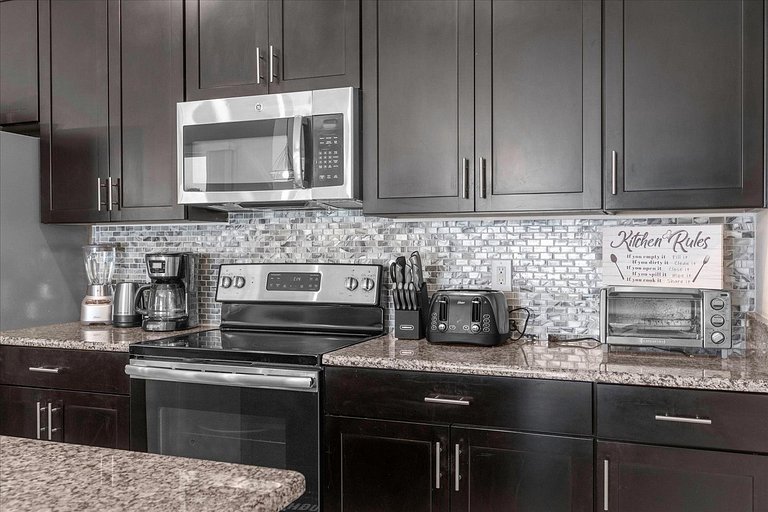 4BD Home in Prime Storey Lake Resort Location
