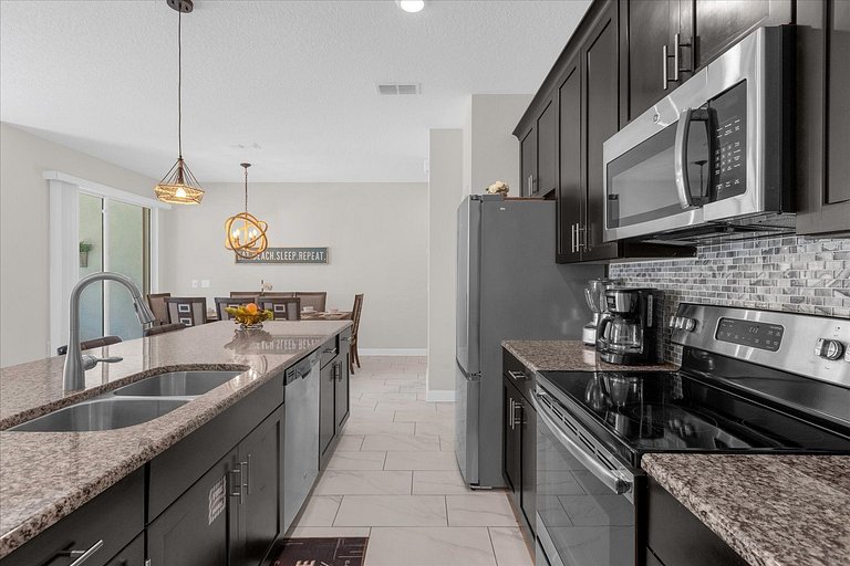 4BD Home in Prime Storey Lake Resort Location