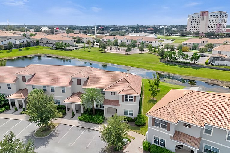 Magic at Storey Lake: 5BD Home, 10min from Disney