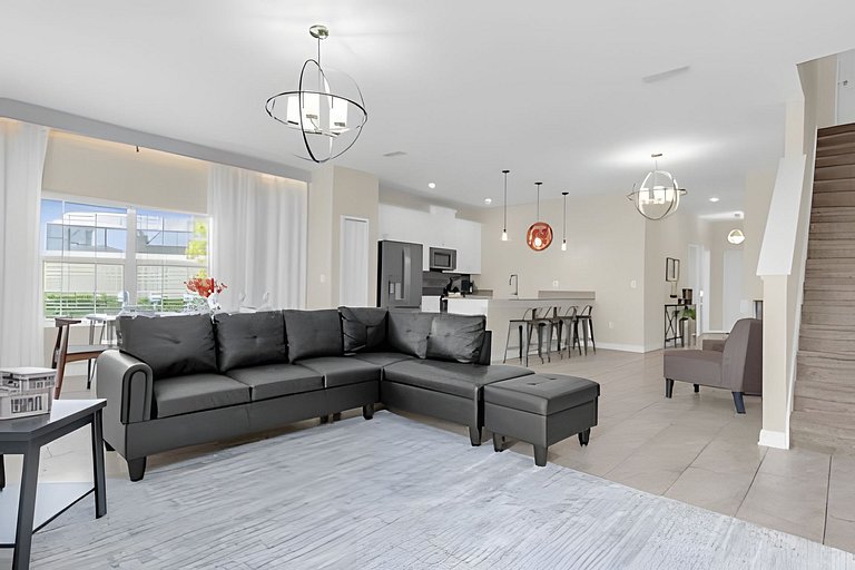 Magic at Storey Lake: 5BD Home, 10min from Disney