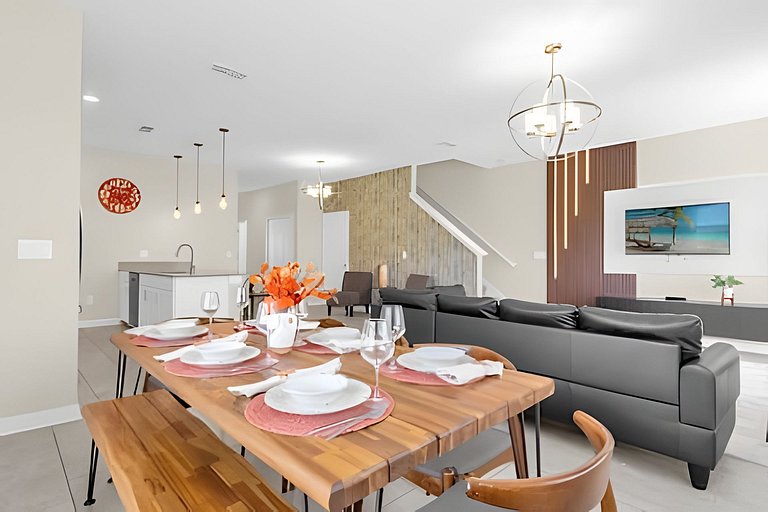 Magic at Storey Lake: 5BD Home, 10min from Disney