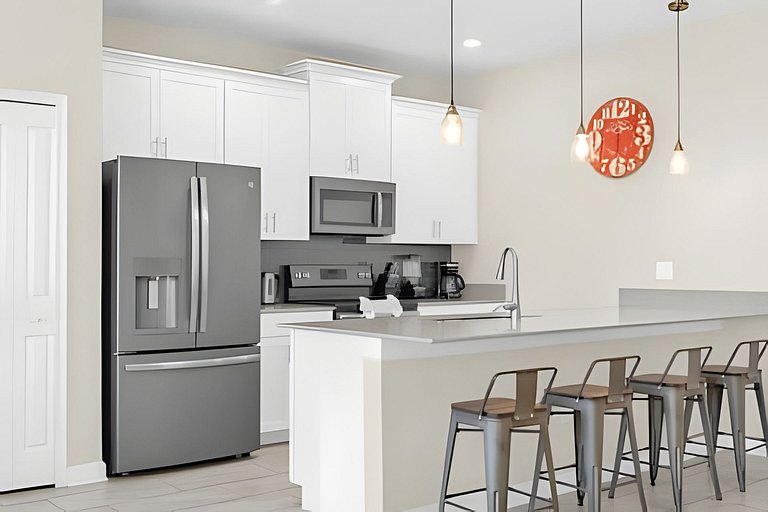 Magic at Storey Lake: 5BD Home, 10min from Disney