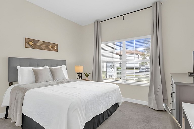 Magic at Storey Lake: 5BD Home, 10min from Disney