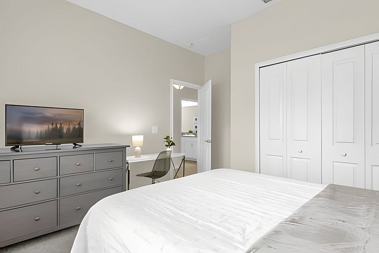 Magic at Storey Lake: 5BD Home, 10min from Disney
