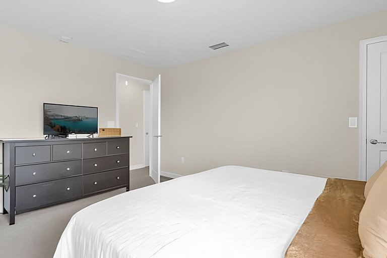 Magic at Storey Lake: 5BD Home, 10min from Disney