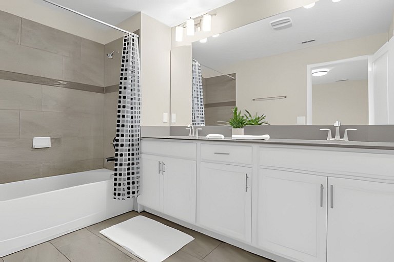 Magic at Storey Lake: 5BD Home, 10min from Disney