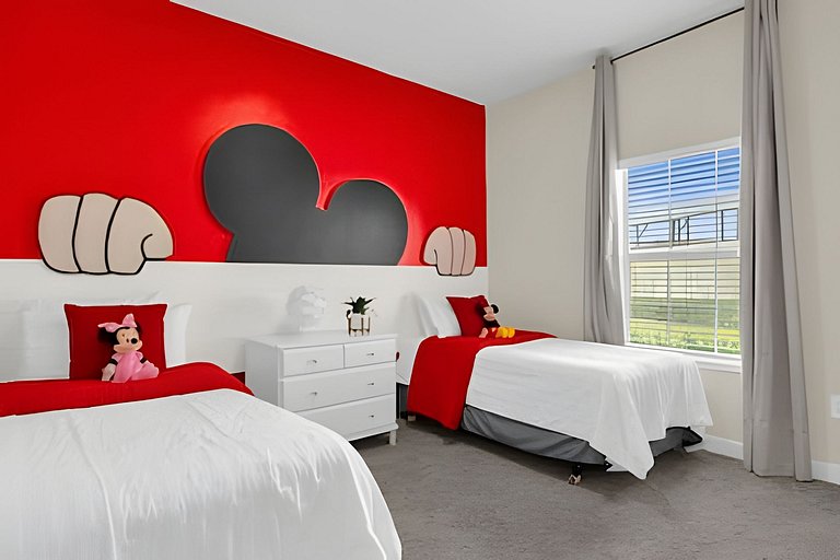 Magic at Storey Lake: 5BD Home, 10min from Disney