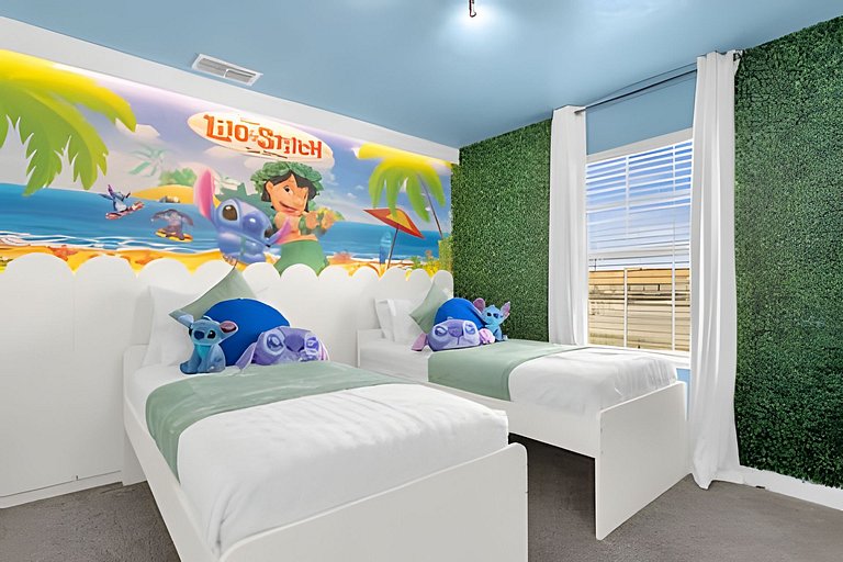 Magic at Storey Lake: 5BD Home, 10min from Disney