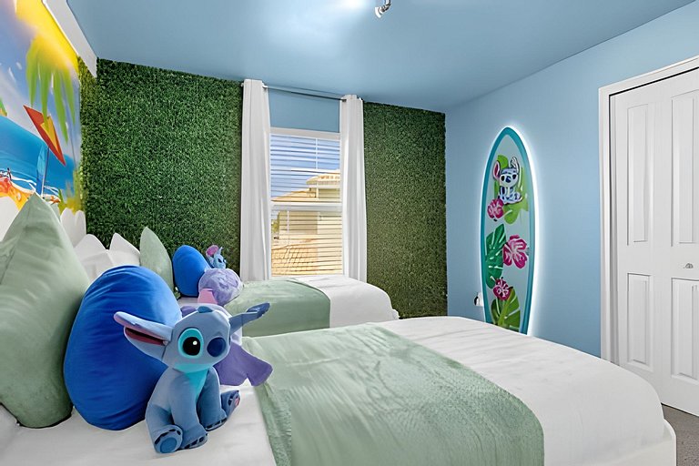 Magic at Storey Lake: 5BD Home, 10min from Disney