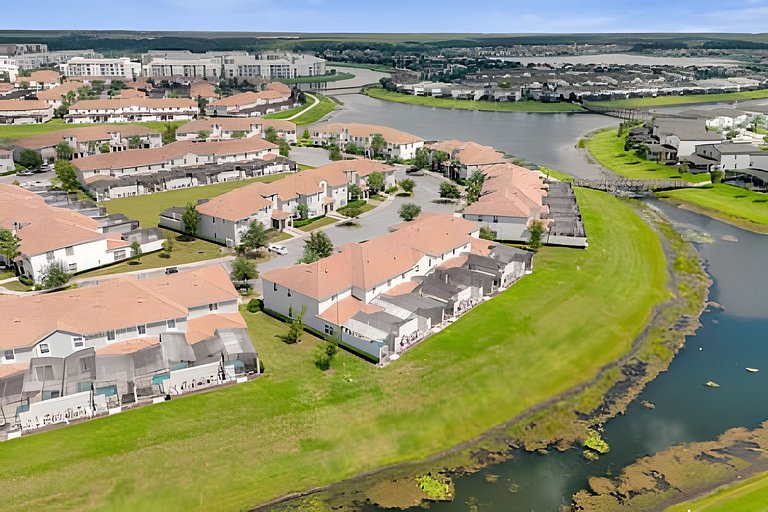 Magic at Storey Lake: 5BD Home, 10min from Disney