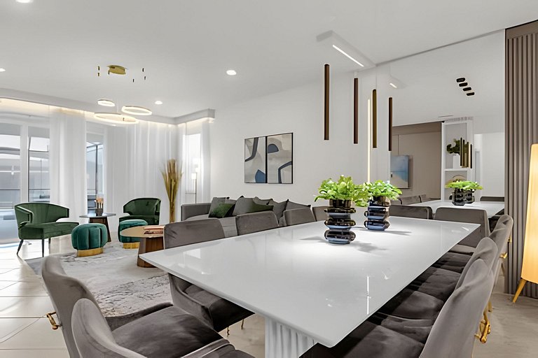 Modern Paradise on Windsor Cay: Luxurious 8BD Home
