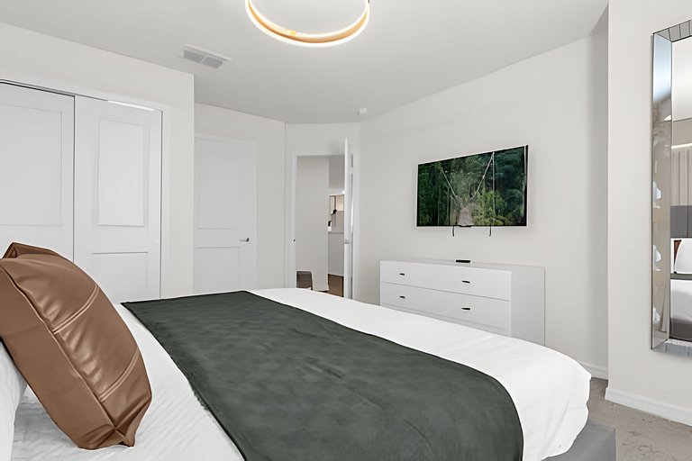 Modern Paradise on Windsor Cay: Luxurious 8BD Home
