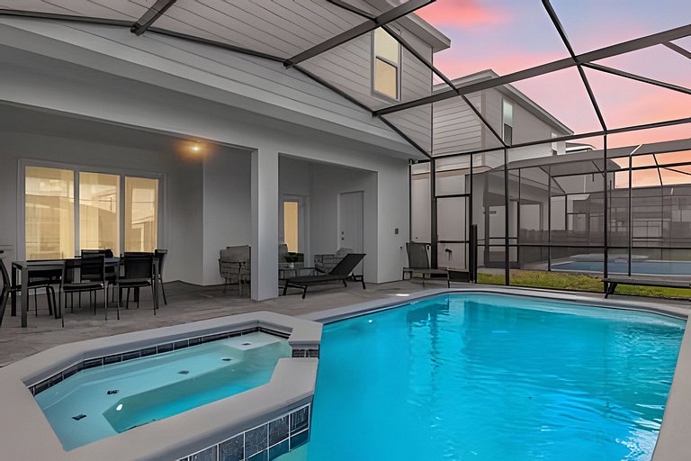 Modern Paradise on Windsor Cay: Luxurious 8BD Home