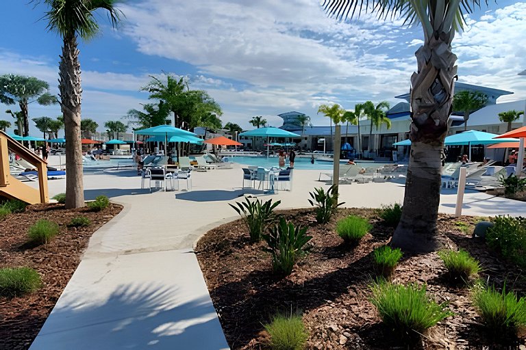 Modern Paradise on Windsor Cay: Luxurious 8BD Home
