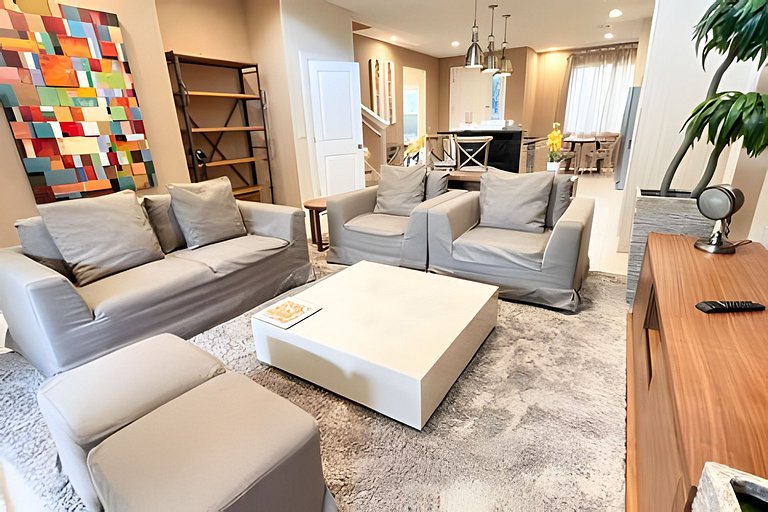 Glamorous and Modern House 8 minutes to Disney