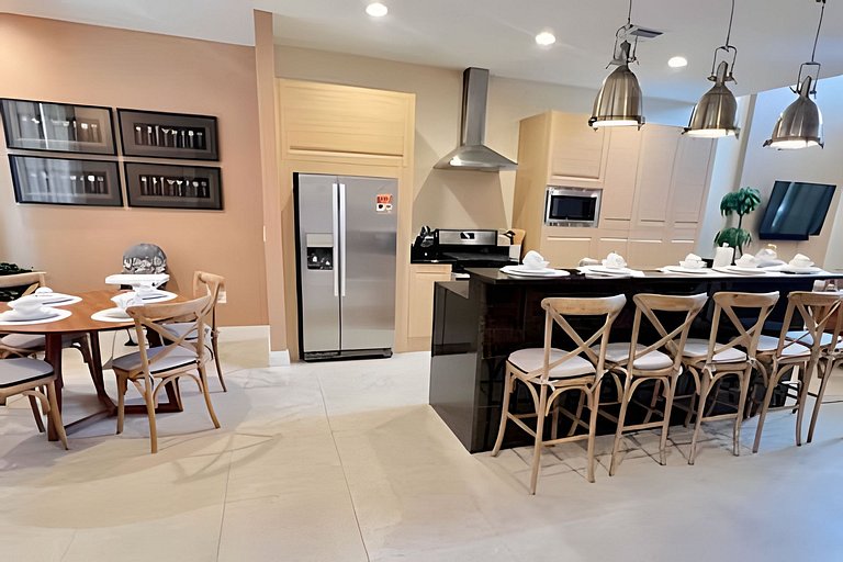 Glamorous and Modern House 8 minutes to Disney