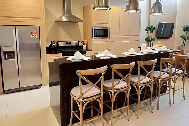 Glamorous and Modern House 8 minutes to Disney