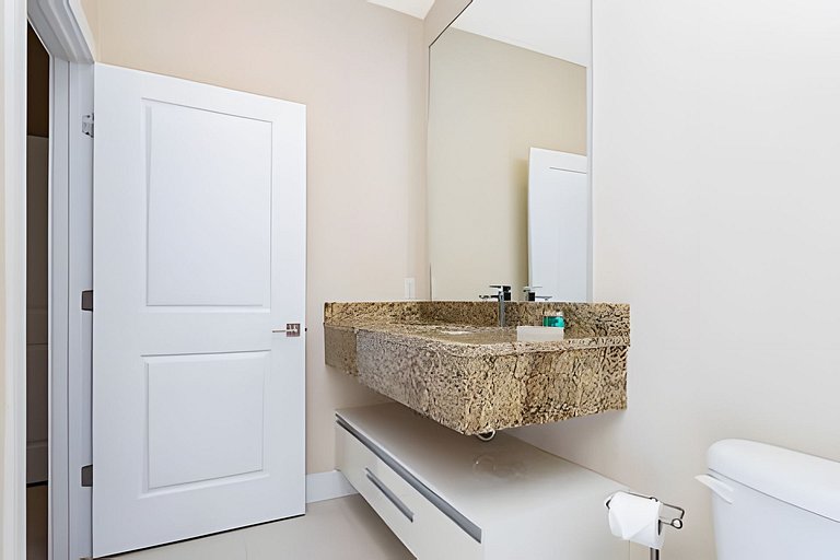 Glamorous and Modern House 8 minutes to Disney