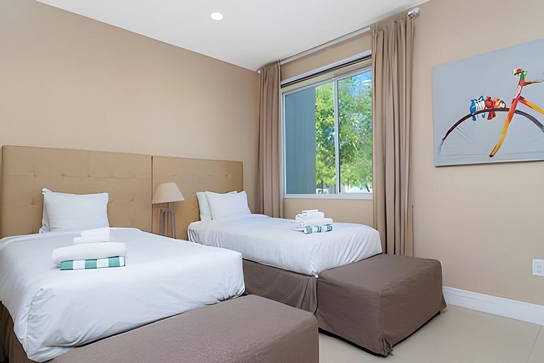 Glamorous and Modern House 8 minutes to Disney