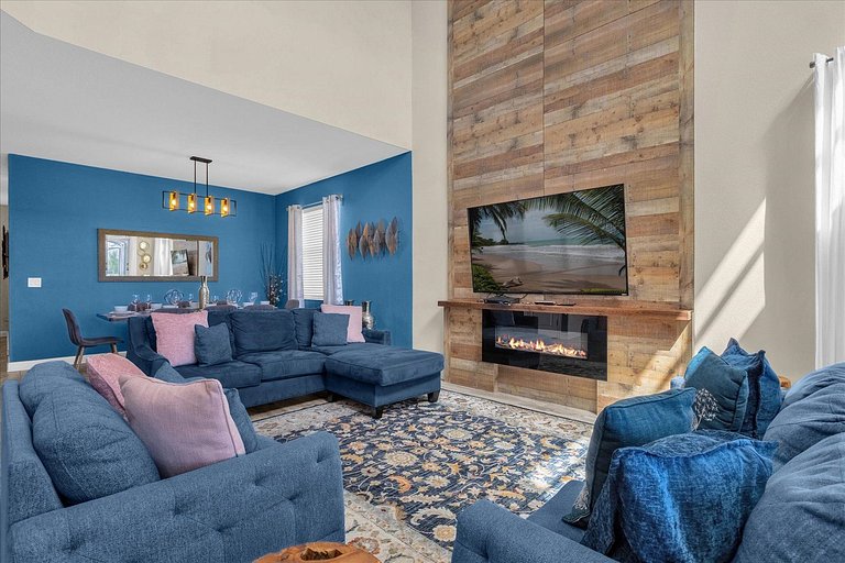 Luxury 6 Bedrooms w/ Lake View Near Disney 10 Min
