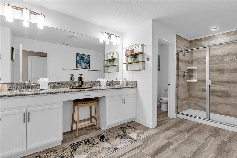 Luxury 6 Bedrooms w/ Lake View Near Disney 10 Min
