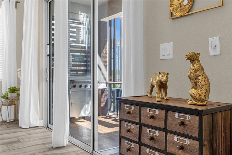 Luxury 6 Bedrooms w/ Lake View Near Disney 10 Min