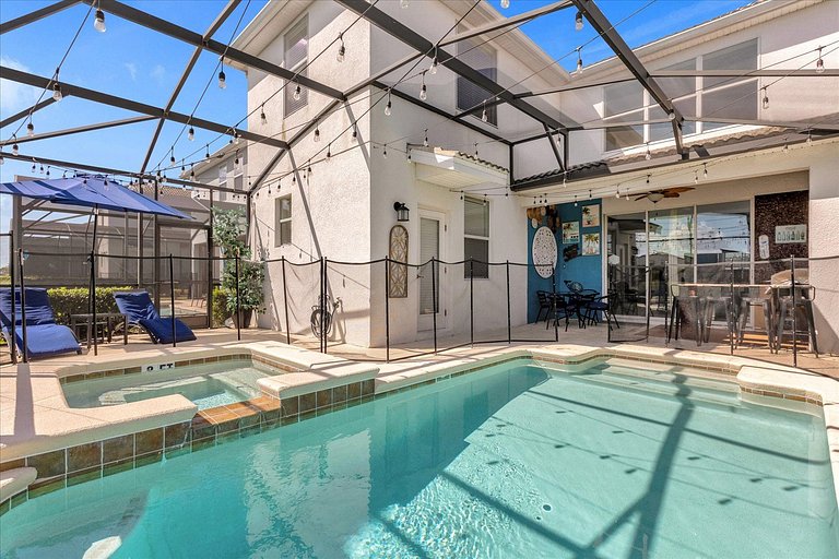 Luxury 6 Bedrooms w/ Lake View Near Disney 10 Min