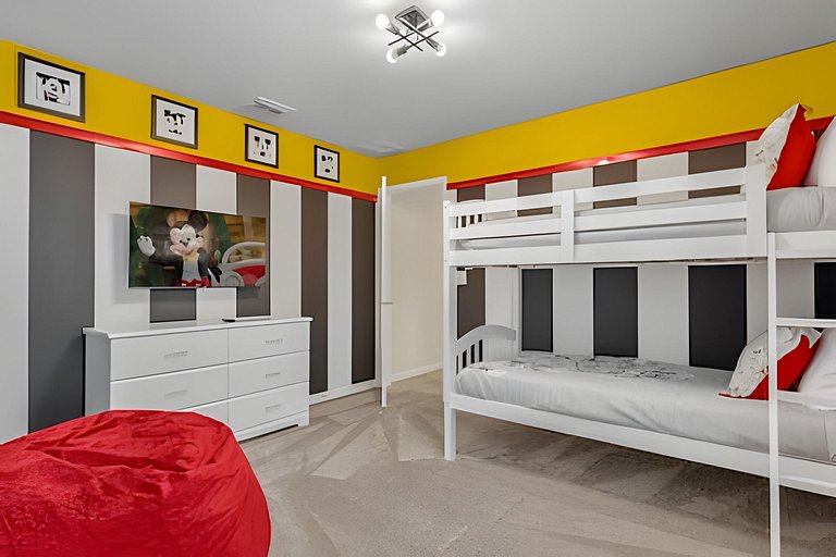 Incredible 7BD House Windsor Cay – Family Friendly