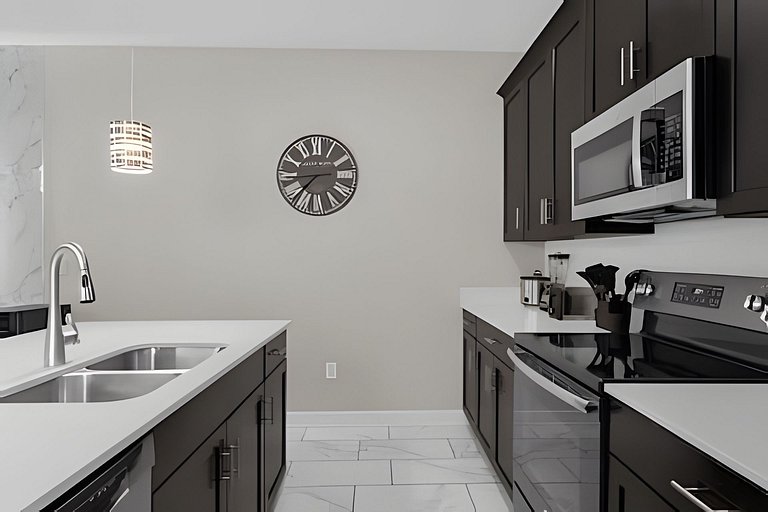 4BR house at Storey Lake Resort 9min Disney