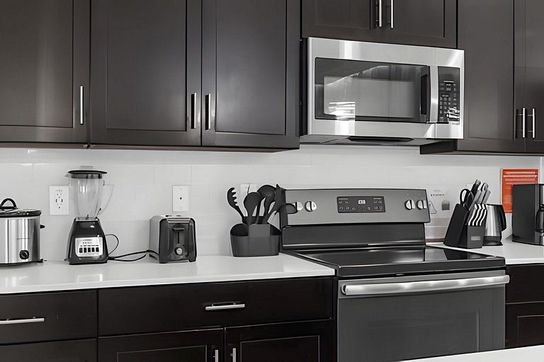 4BR house at Storey Lake Resort 9min Disney