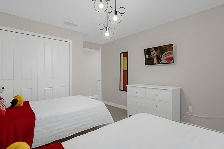 4BR house at Storey Lake Resort 9min Disney