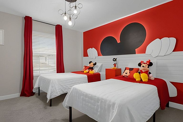 4BR house at Storey Lake Resort 9min Disney