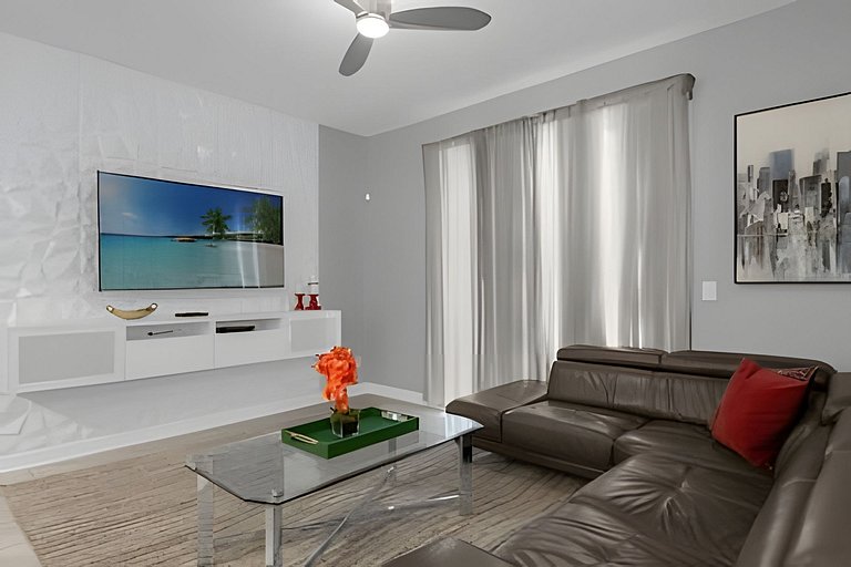 Comfort and Fun at Storey Lake Resort 4BD Home